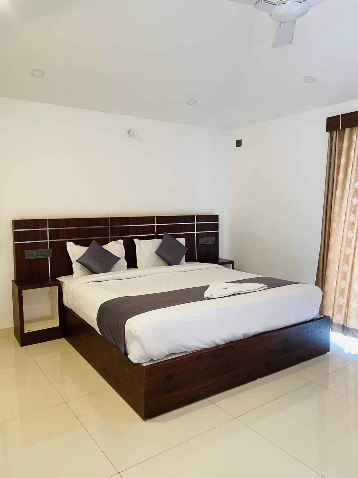 Deluxe Room - View 5